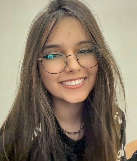 Hellen Duarte porn star images