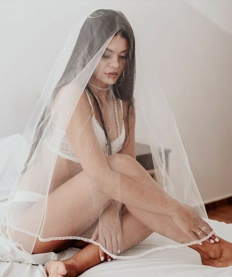 Paula Kamaisaka star naked photo