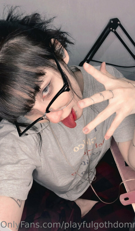 playfulgothdomme sexy actress picture