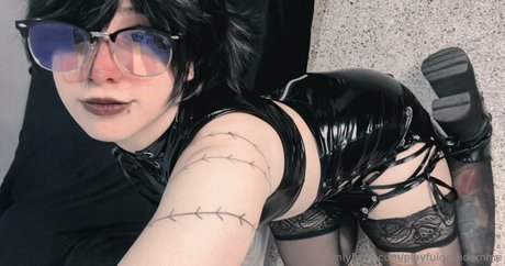 playfulgothdomme nudes star pics