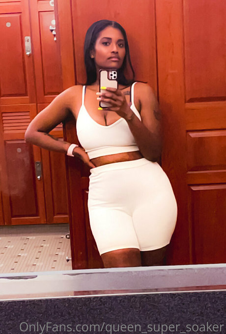 queen super soaker model naked photos