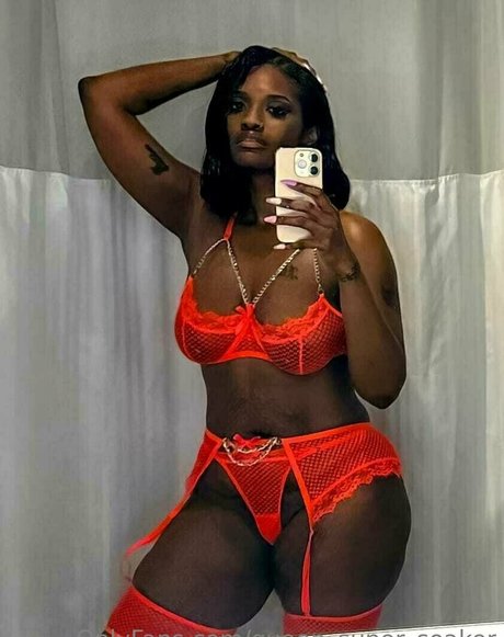 queen super soaker naked model photos