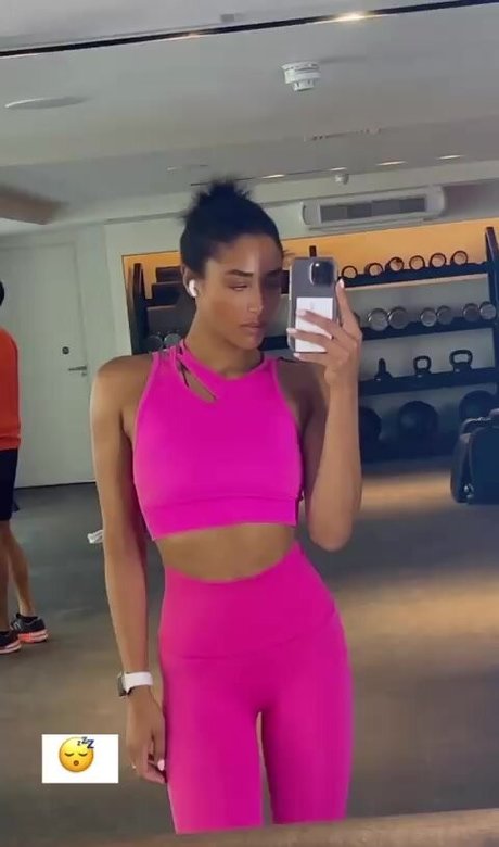 Shirin Olivia star exclusive img