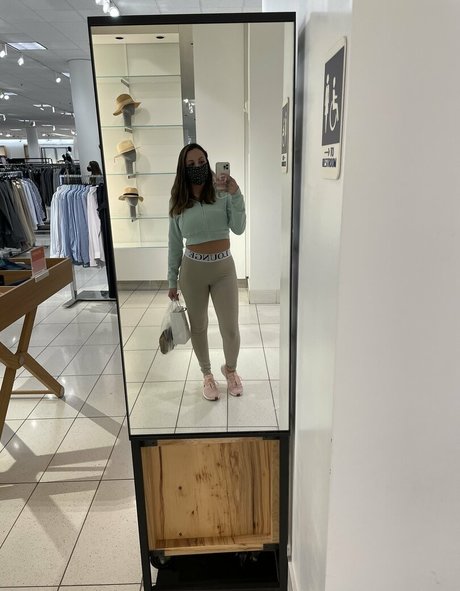 sofiryanxoxoxo model best photos