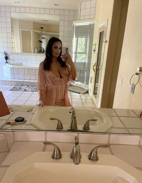 sofiryanxoxoxo pornstar xxx image