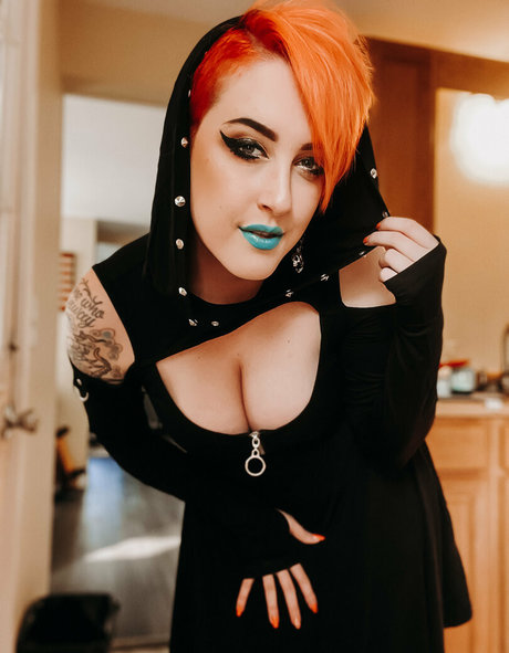 yoemilyreyfree model nudes picture