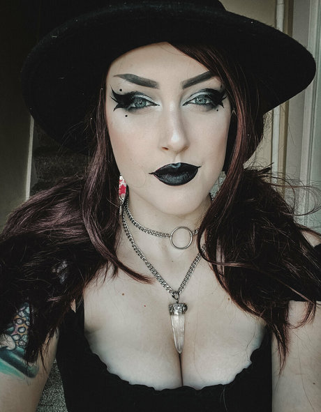 yoemilyreyfree pornstar sexy pic