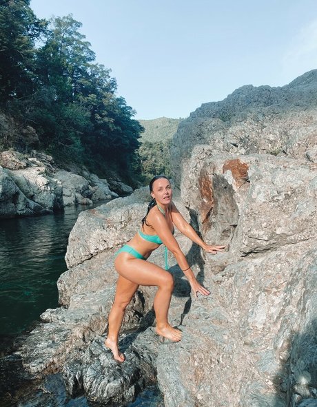 saintjessie pornstar nude images