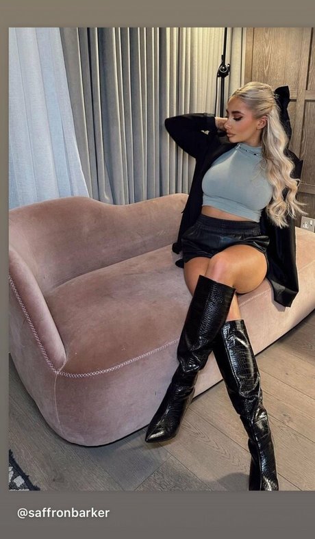 Saffron Barker art model archive