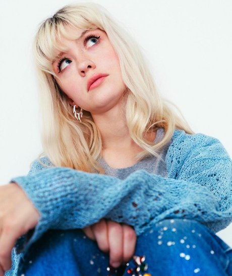 Maisie Peters star best photo