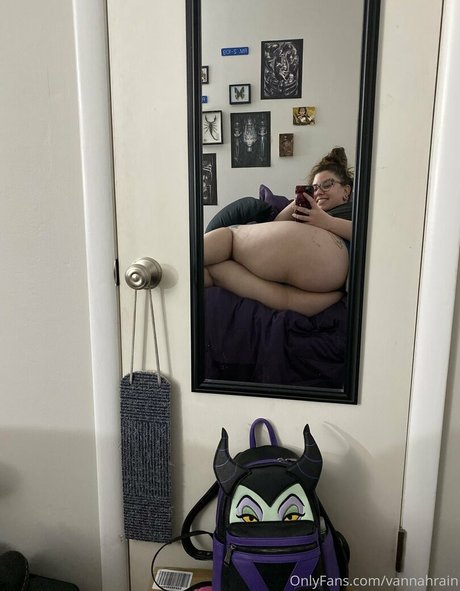 vannahrain star nude picture