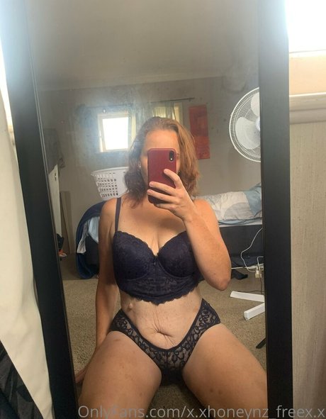 honeynz free star nude pics