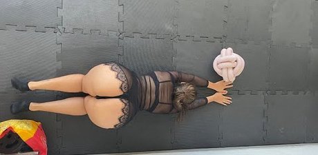 Bella Menezes model art pictures