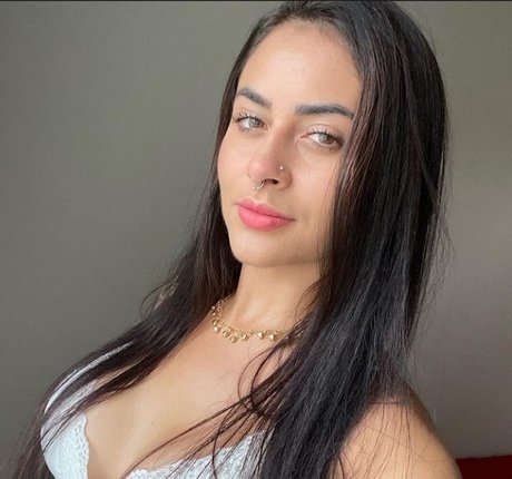 Bella Menezes Profile pic