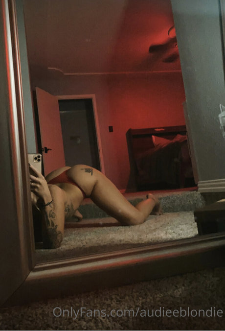 Audieeblondie model adult picture