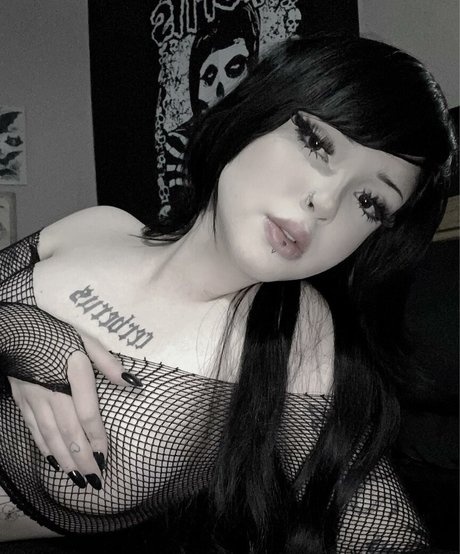 Ghostbabss sex model photo