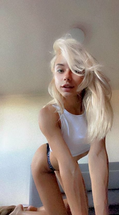 Cherrishluluu sexy pornstar picture