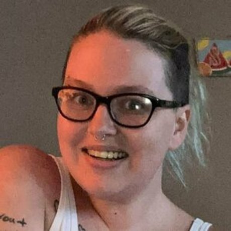 skylar swallows beautiful model image