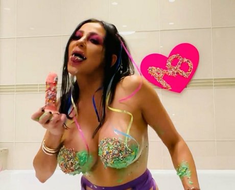 audreybitoni top pornstar picture