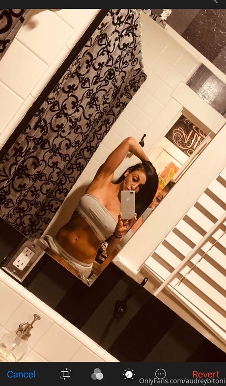 audreybitoni exclusive model picture