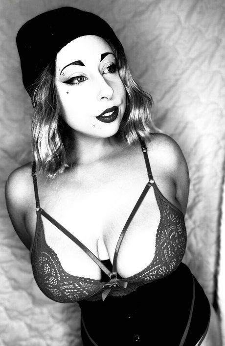 Adelayarmstrong top pornstar img