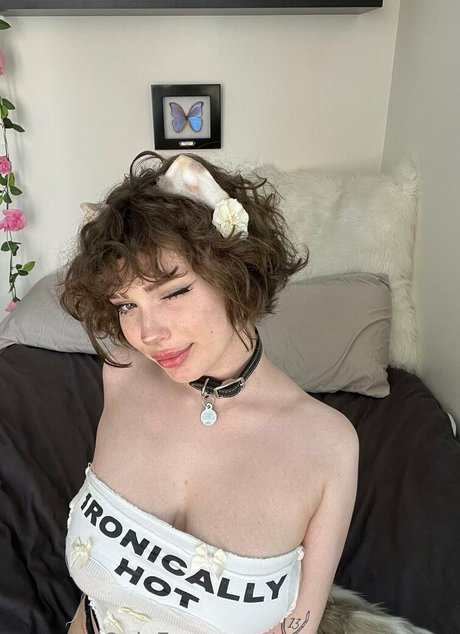 realmkittenfree model adult picture