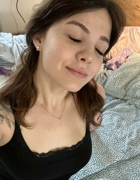 leila l0 star art img