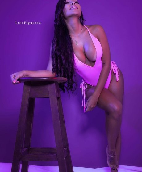 Karen Vasquez top star pic