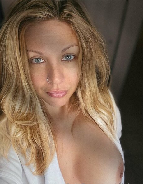 ellelyon adult model gallery