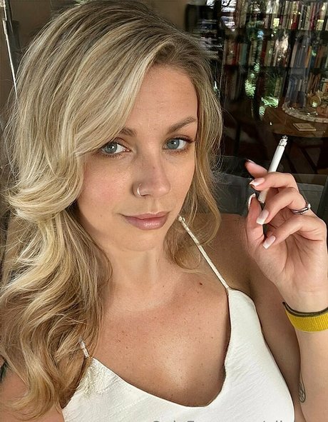 ellelyon exclusive model pictures