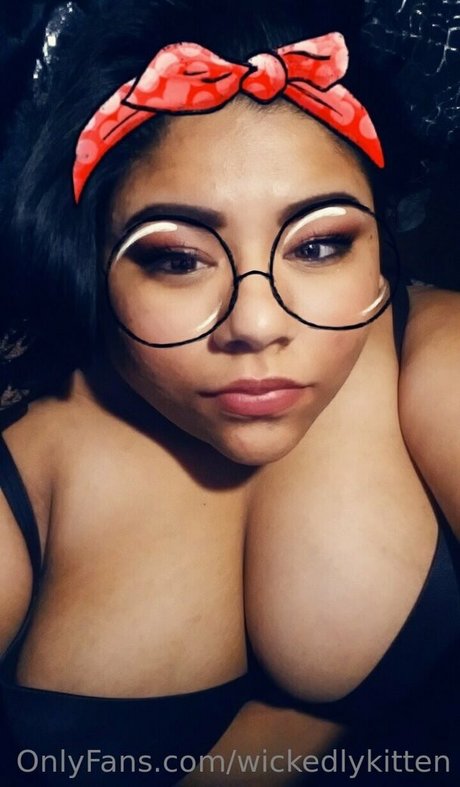 wickedlykitten naked pornstar img