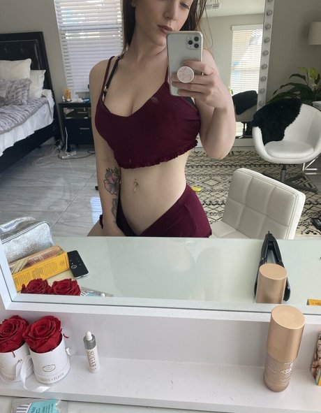 EmilyLynne model porn archive