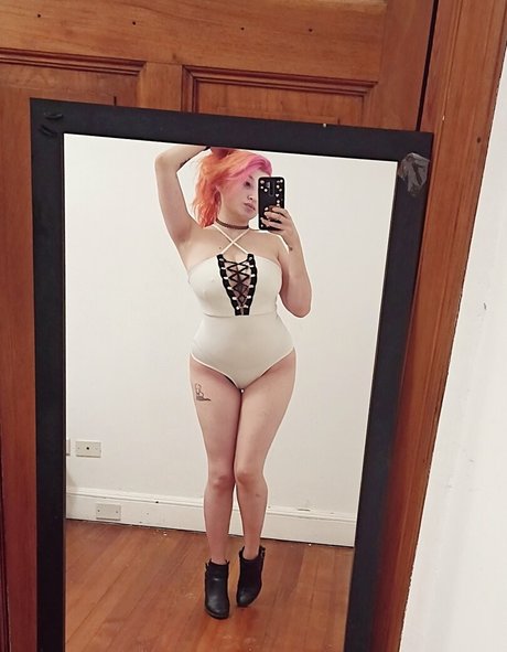 cabaretpanda model naked pictures