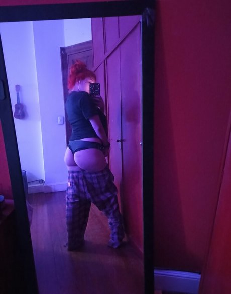 cabaretpanda hot model image