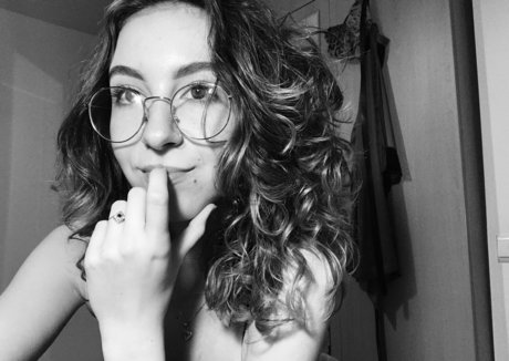 Longlegzzz porn model archive