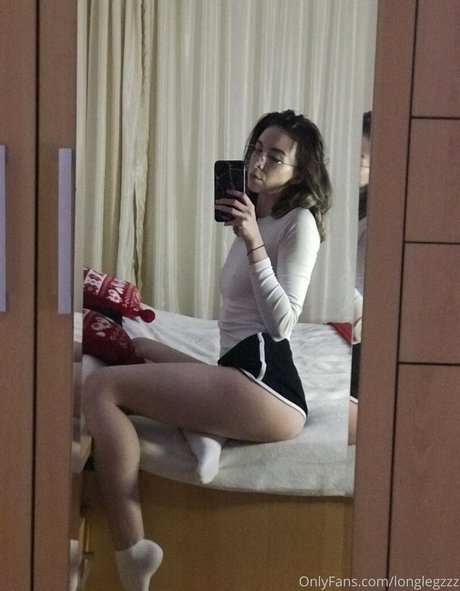 Longlegzzz nudes actress picture