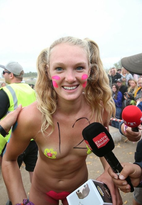 Lily Lowe nude pornstar images