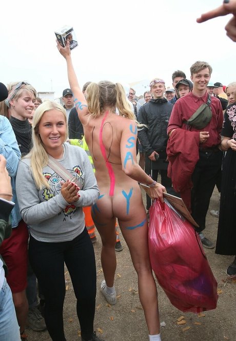 Lily Lowe exclusive model img