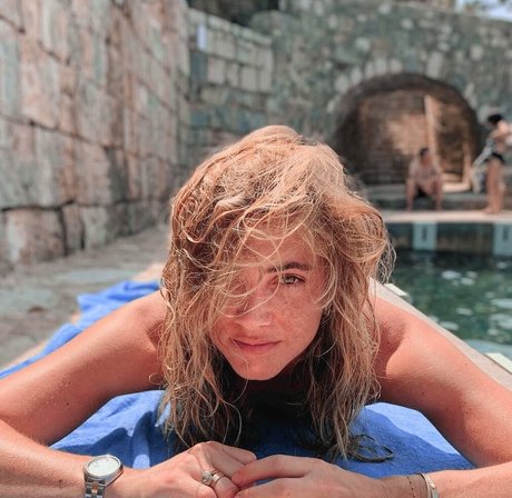 Emily Wickersham naked actress image