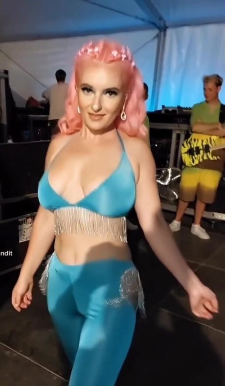 Grace Chatto star best pics