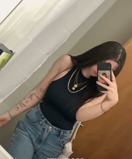 Eleri Evans model nudes photos