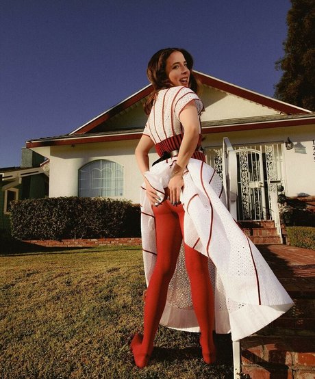 Esther Povitsky hd actress picture