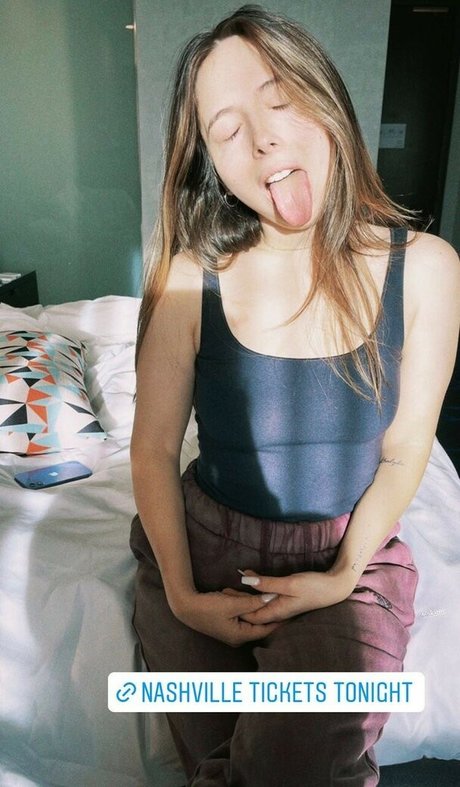 Esther Povitsky adult model gallery