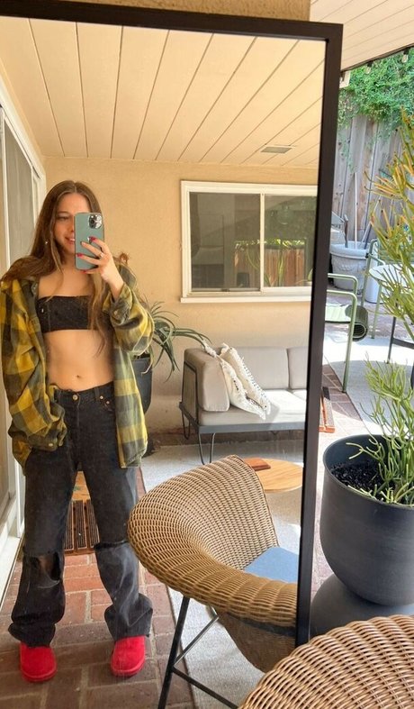 Esther Povitsky model nude photos