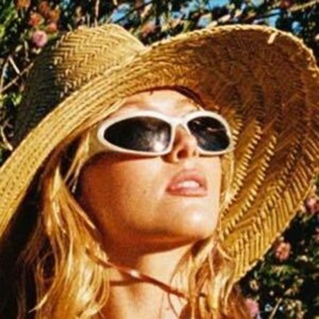 Helois Huthart hot model picture