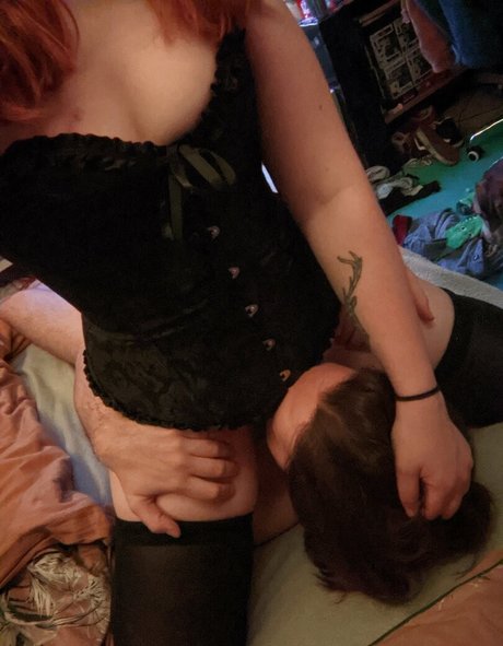 beelou sex star photo