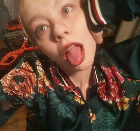 sativaskies top model pics