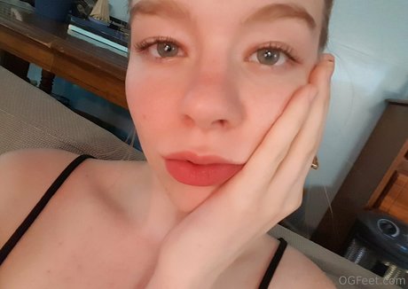 sativaskies model pics