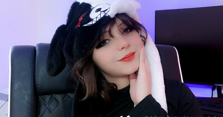 sophiascamanderfree erotic model images