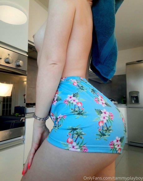 tammy buns exclusive model pic